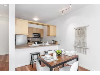 Photo #3: 20124852 Listing 