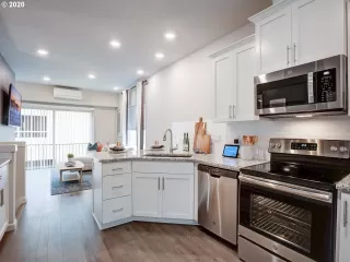 Photo #5: 20124886 Listing