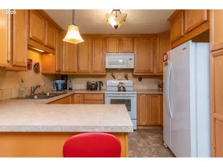 Photo #6: 20125139 Listing