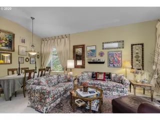 Photo #4: 20125601 Listing