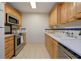 Photo #4: 20126181 Listing