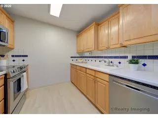 Photo #5: 20126181 Listing