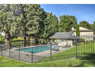 Photo #5: 20126376 Listing 