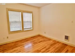 Photo #4: 20126462 Listing