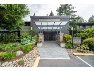 Photo #1: 20127027 Listing