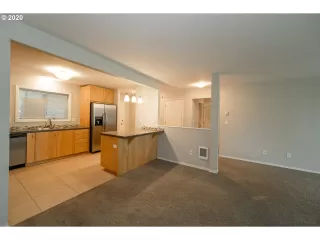 Photo #6: 20127027 Listing