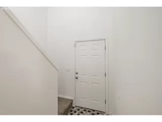 Photo #2: 20127159 Listing