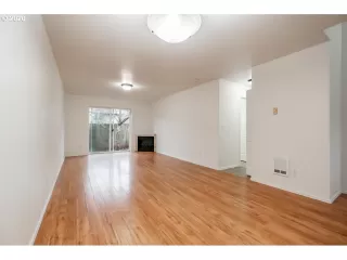 Photo #3: 20127159 Listing