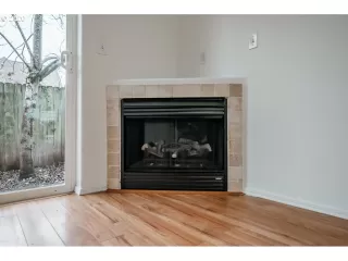 Photo #6: 20127159 Listing