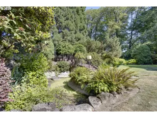 Photo #1: 20128016 Listing