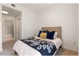 Photo #6: 20128680 Listing