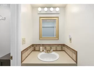 Photo #5: 20131848 Listing