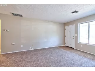 Photo #2: 20132443 Listing