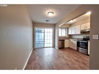 Photo #3: 20132443 Listing