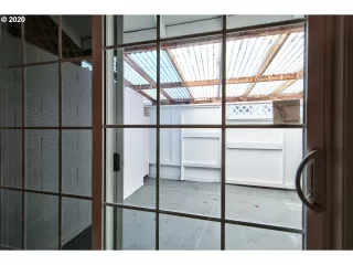 Photo #5: 20132443 Listing