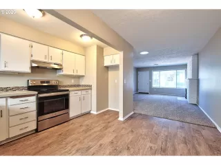 Photo #6: 20132443 Listing