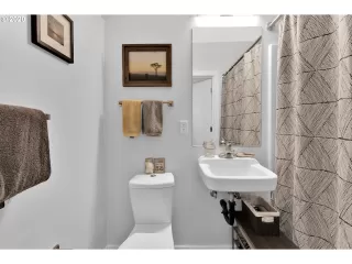 Photo #4: 20132822 Listing