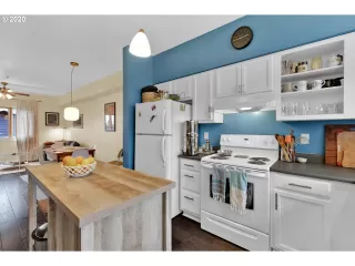 Photo #6: 20132822 Listing