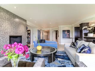 Photo #6: 20132895 Listing