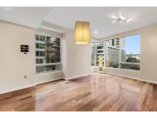 Photo #4: 20133057 Listing