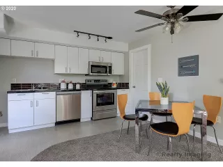 Photo #5: 20133795 Listing