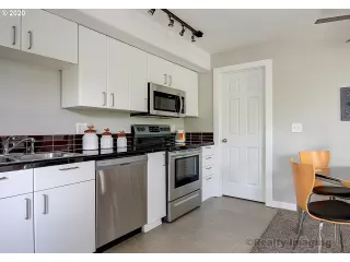 Photo #6: 20133795 Listing