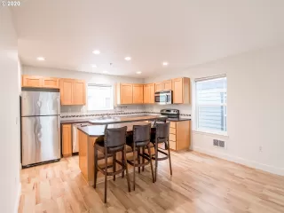 Photo #1: 20133987 Listing 