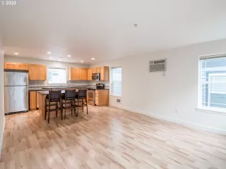 Photo #2: 20133987 Listing 