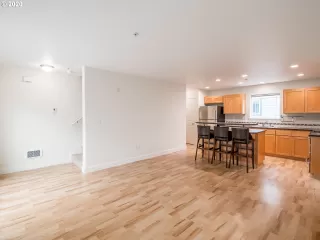 Photo #3: 20133987 Listing 