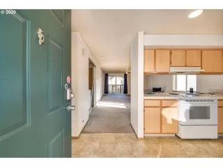 Photo #2: 20133996 Listing