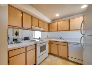 Photo #3: 20133996 Listing