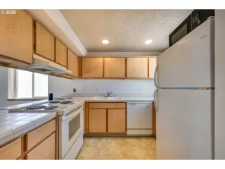 Photo #4: 20133996 Listing