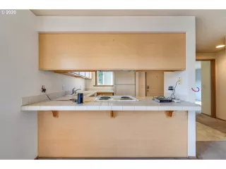 Photo #6: 20133996 Listing