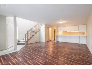 Photo #2: 20134175 Listing