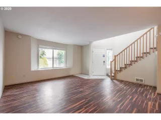 Photo #4: 20134175 Listing