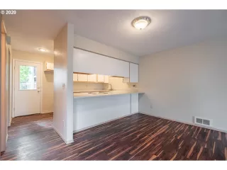 Photo #5: 20134175 Listing