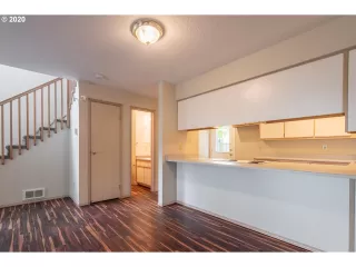 Photo #6: 20134175 Listing