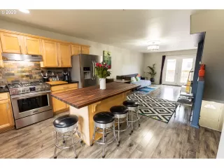 Photo #4: 20134680 Listing