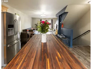 Photo #5: 20134680 Listing