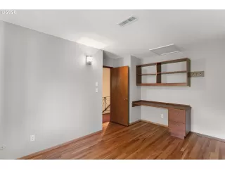 Photo #6: 20135022 Listing