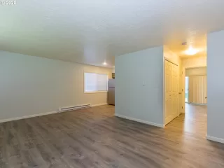 Photo #4: 20135097 Listing