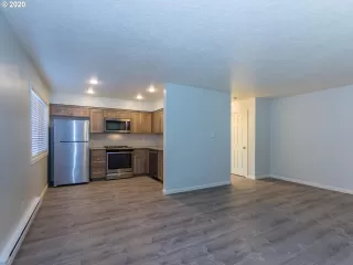 Photo #5: 20135097 Listing