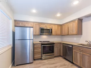 Photo #6: 20135097 Listing