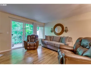 Photo #6: 20135154 Listing