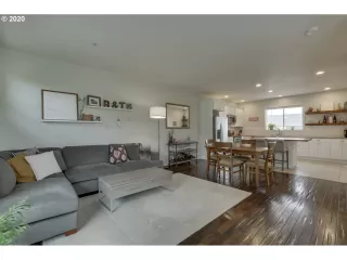 Photo #1: 20135976 Listing