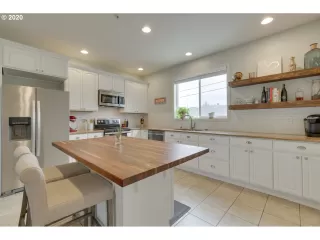 Photo #3: 20135976 Listing