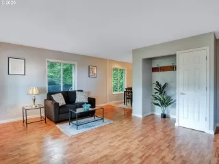 Photo #4: 20137505 Listing