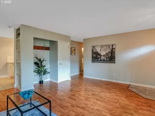 Photo #5: 20137505 Listing