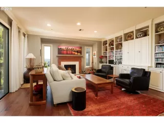 Photo #4: 20137605 Listing