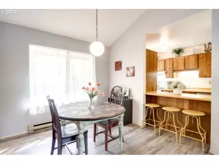 Photo #5: 20137852 Listing